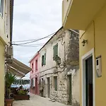 דירה Leandros